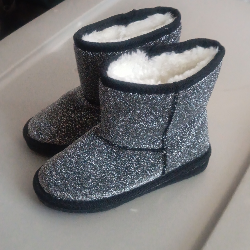 Dawgs glittery fur-lined boots